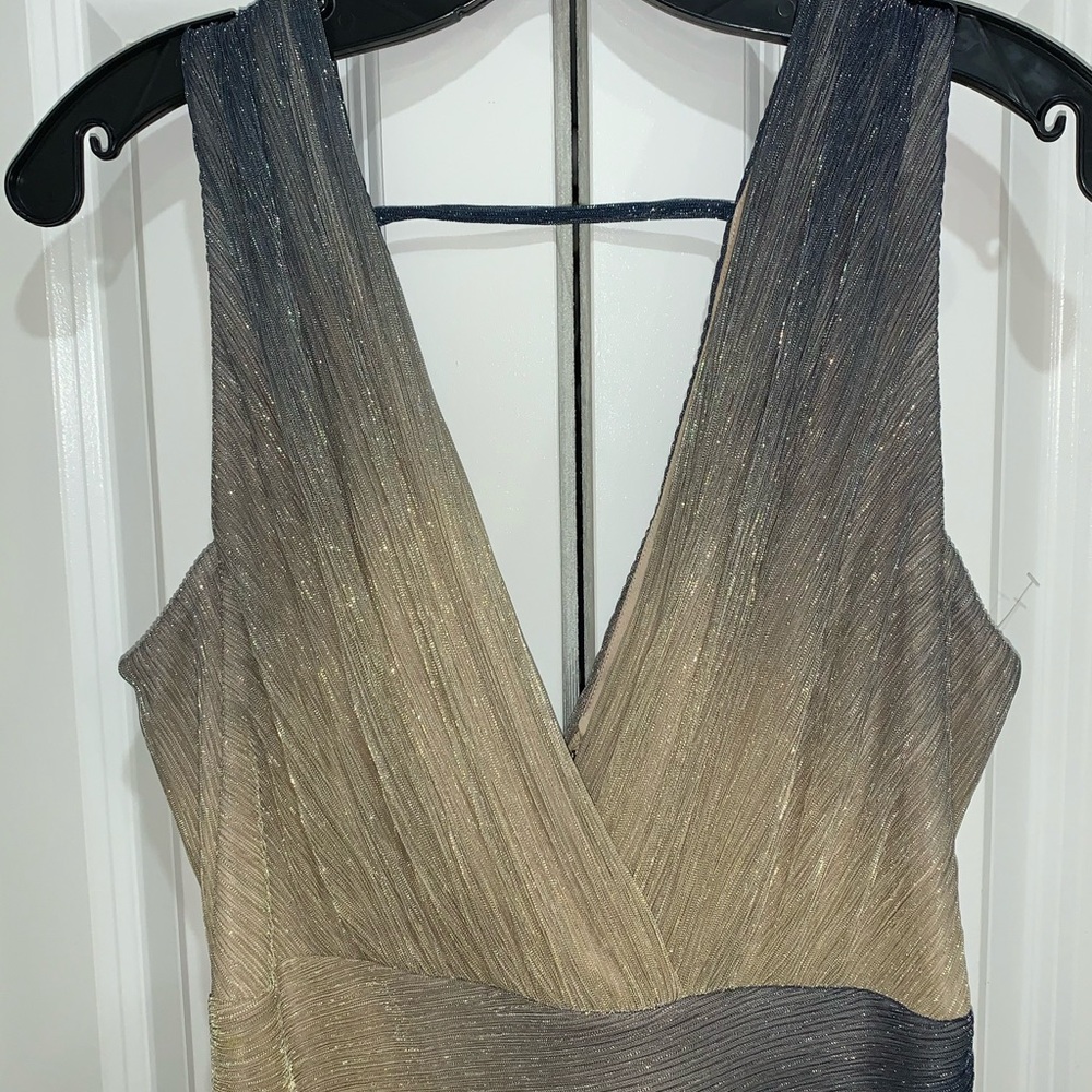 NEW ELEGANT DRESS - Picture 3 of 5